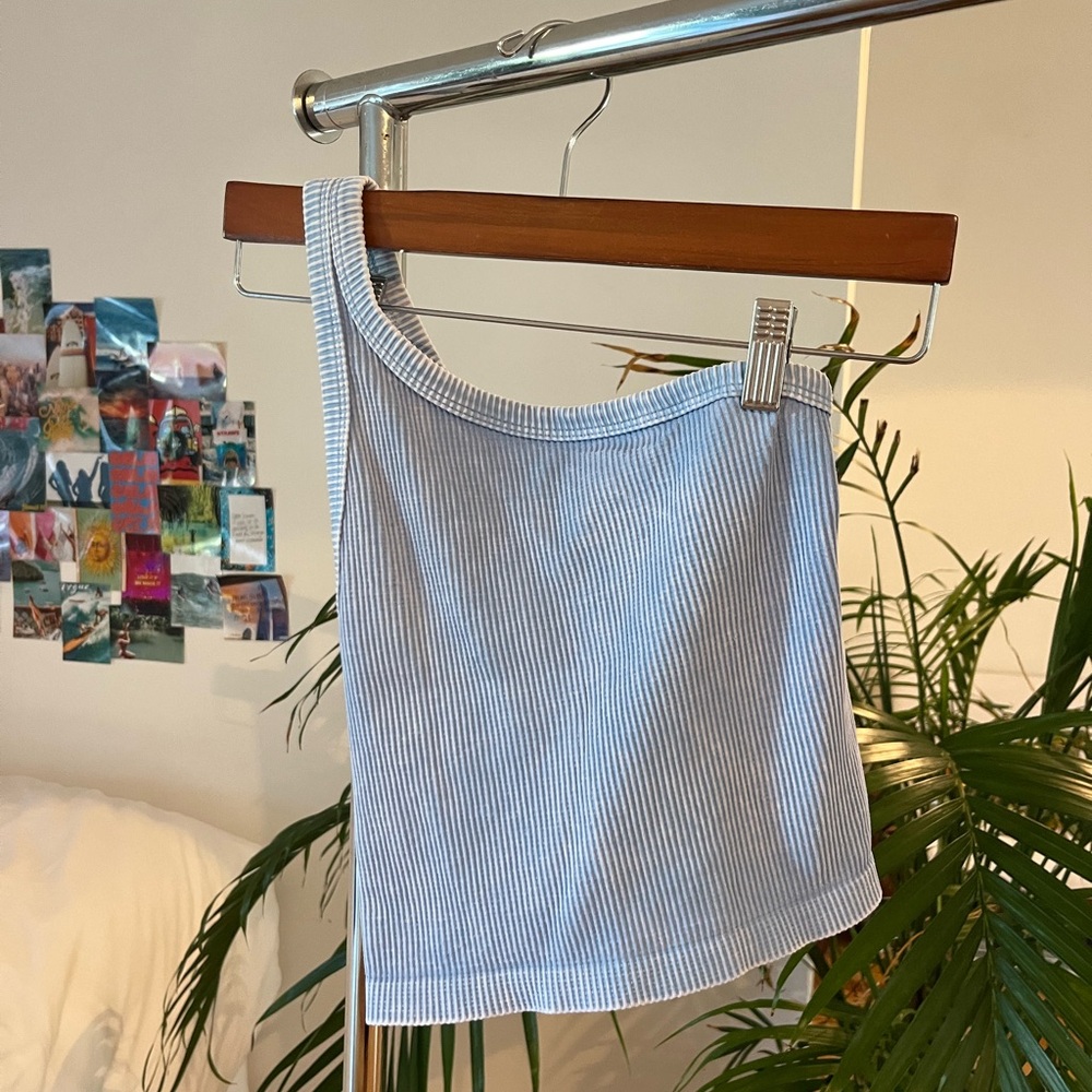 Sky blue Nikibiki one-shouldered tank top with ribbing!